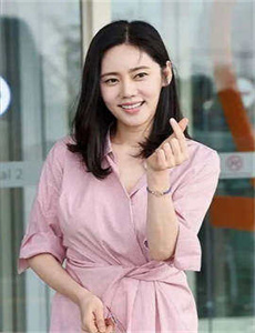 《李宗瑞照片下载-一女被两男吃奶添下A片》