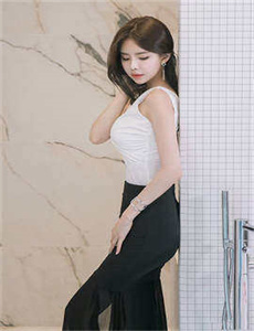 《女的越疼男的越往里寨的应用-熟女人妻AV粗壮巨龙》